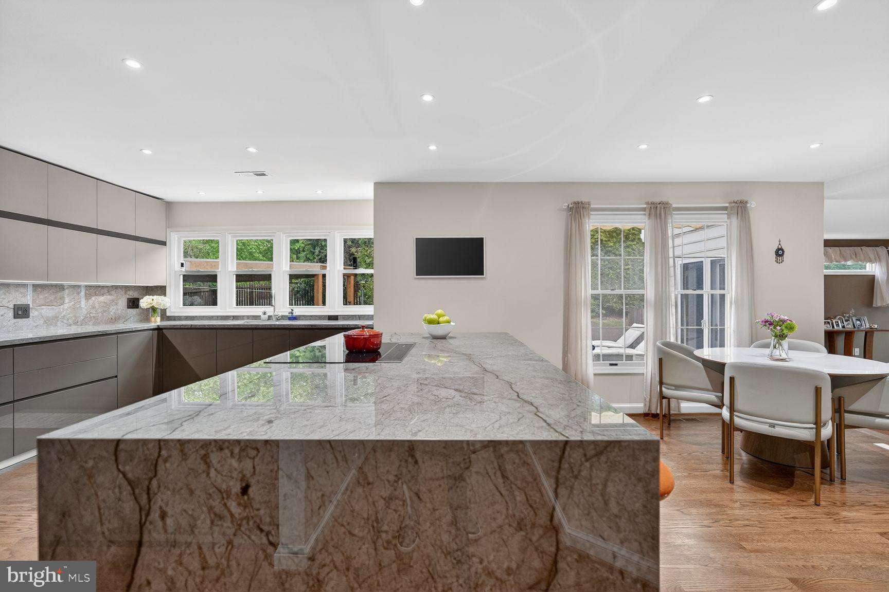 DARNESTOWN HILLS - Residential