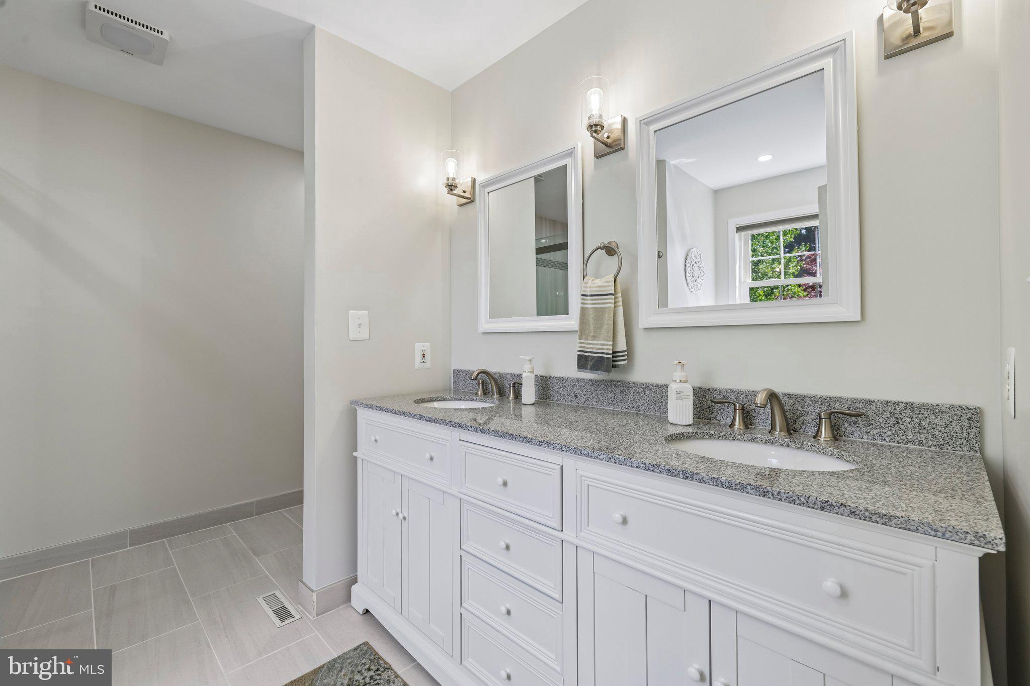 SHERLOCK HOLMES ESTATES - Residential