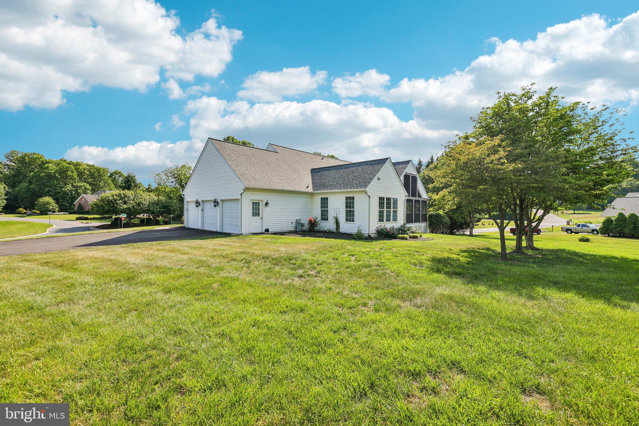SHERLOCK HOLMES ESTATES - Residential