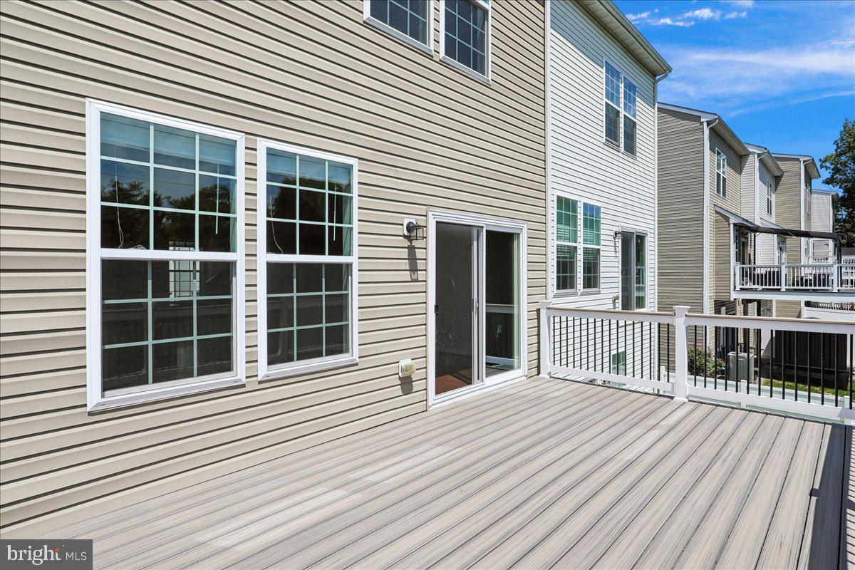 CREEKSIDE - Residential