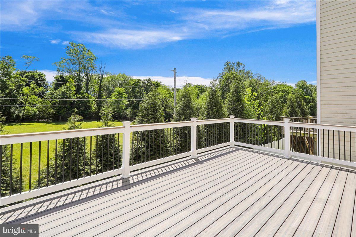 CREEKSIDE - Residential