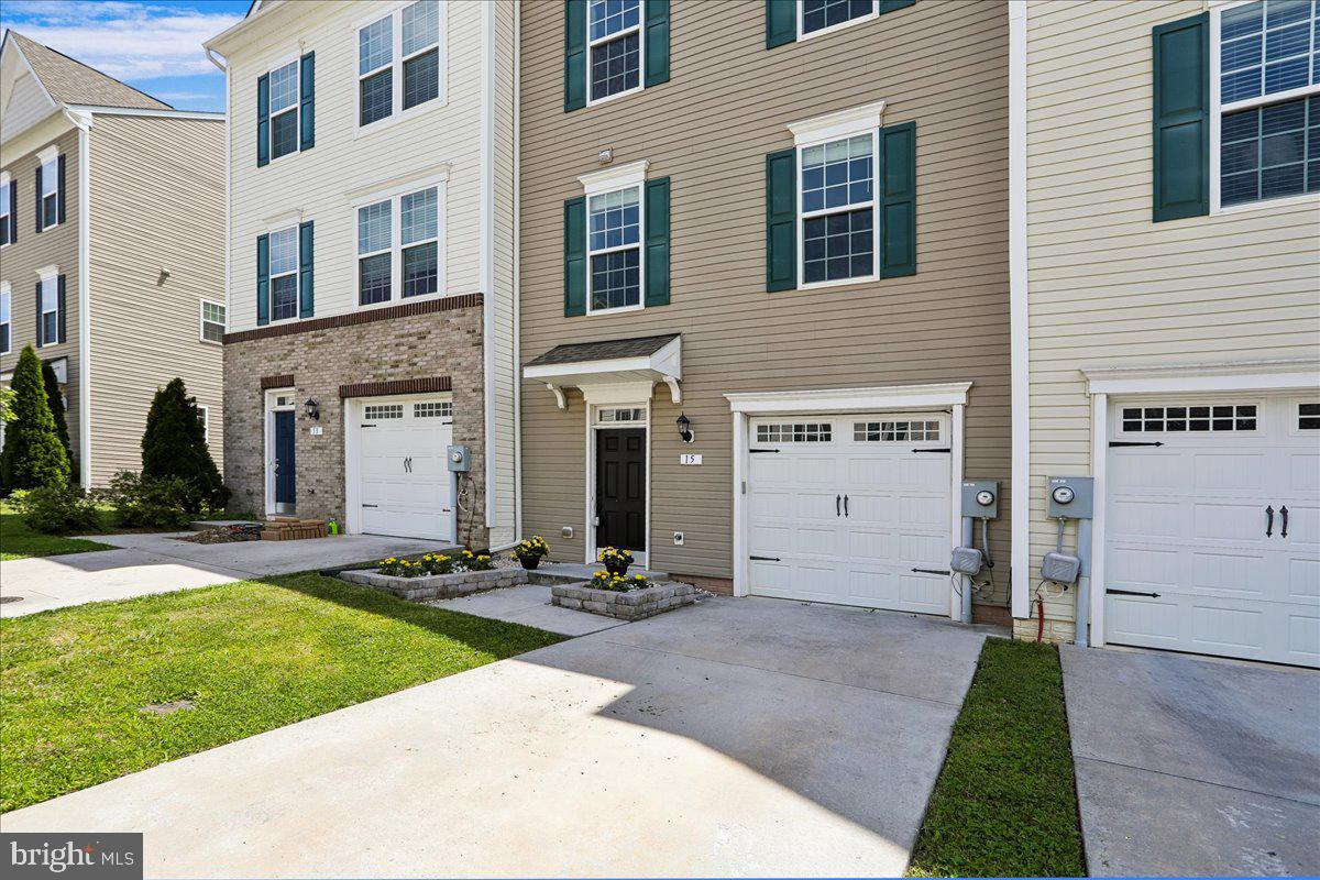 CREEKSIDE - Residential