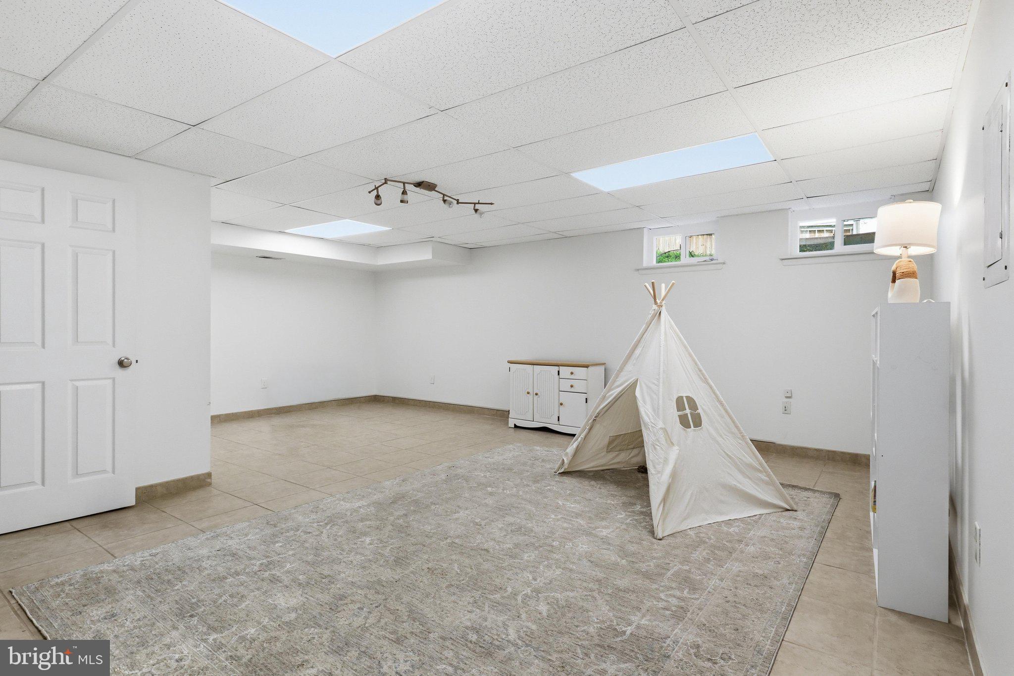 LAKEWOOD HILLS - Residential