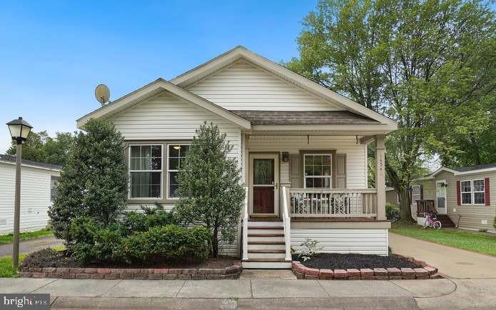 MEADOWS OF CHANTILLY - Residential