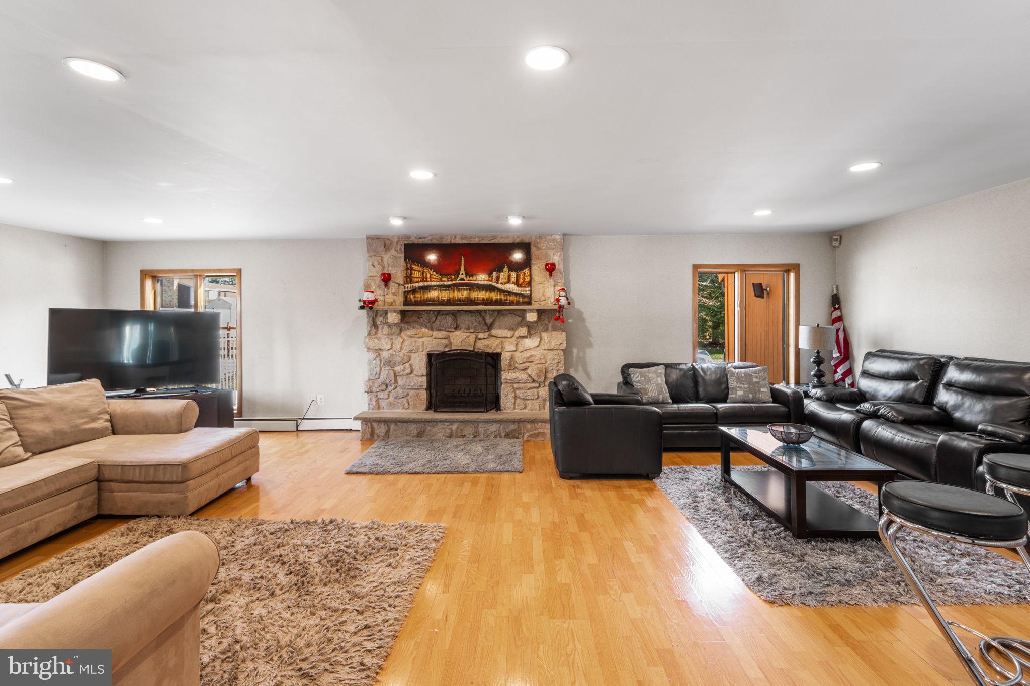 HUNTINGDON VALLEY - Residential