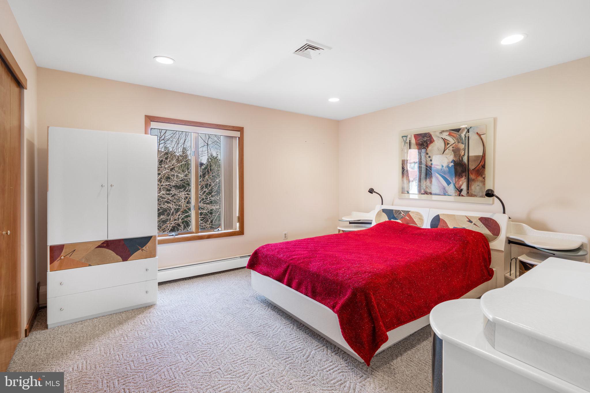 HUNTINGDON VALLEY - Residential