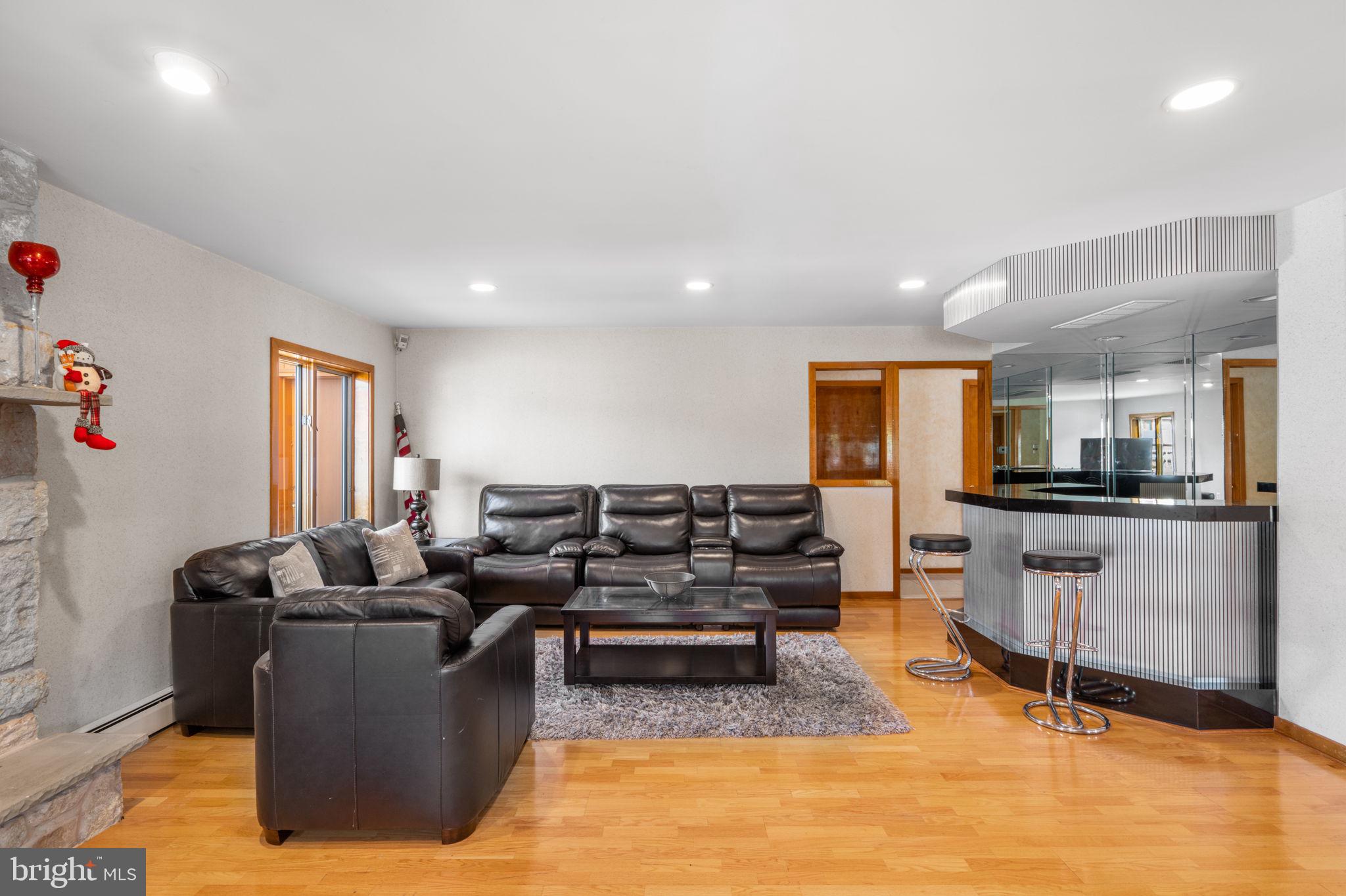 HUNTINGDON VALLEY - Residential
