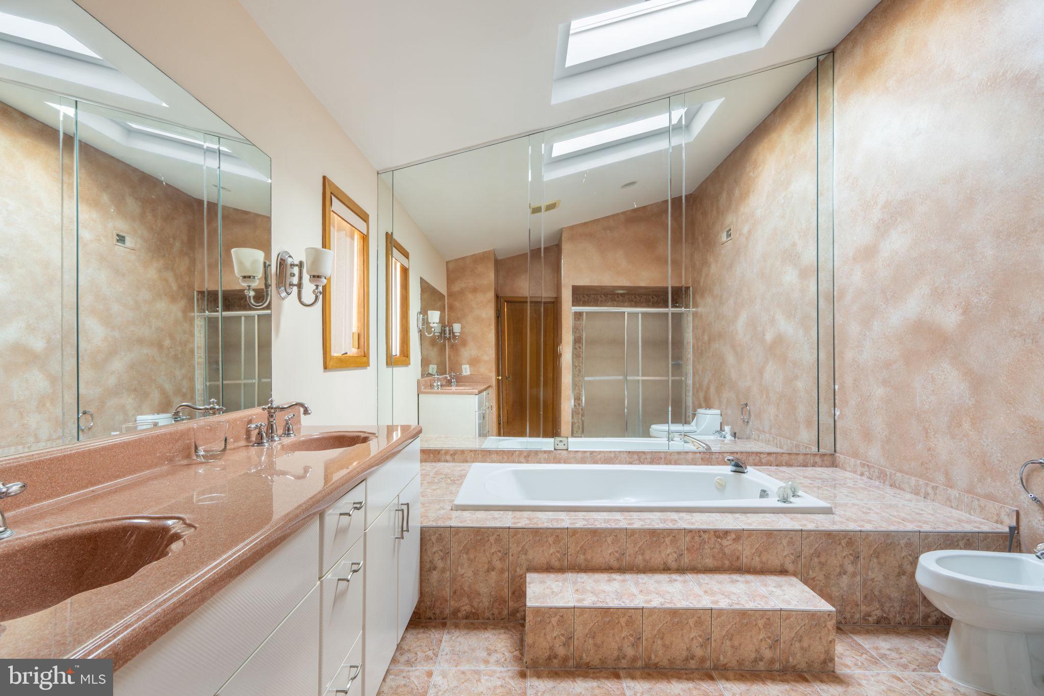 HUNTINGDON VALLEY - Residential