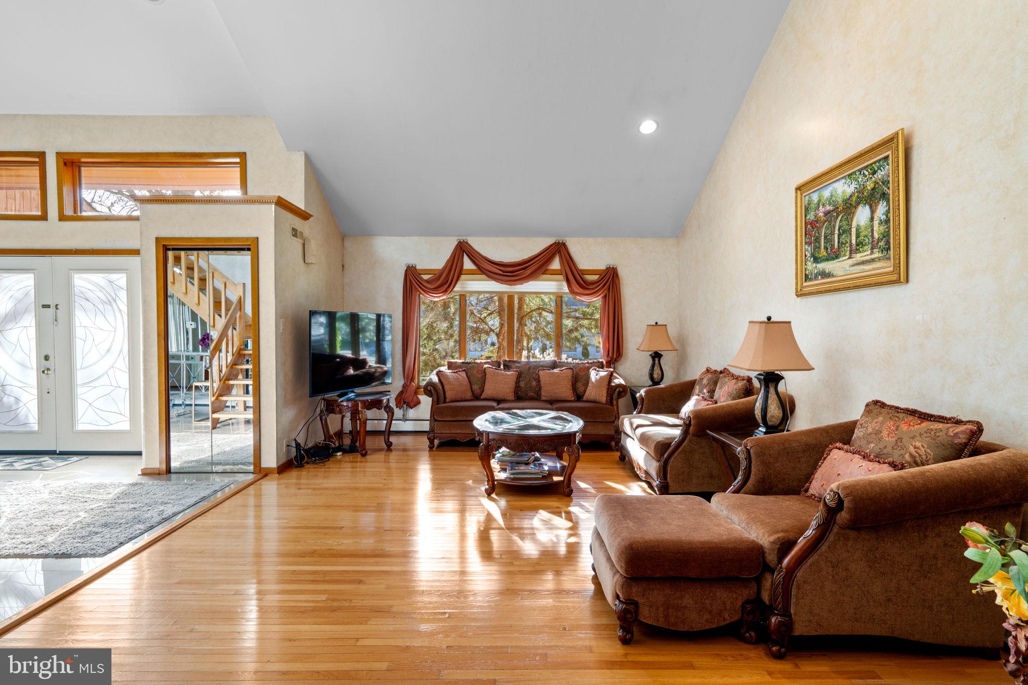 HUNTINGDON VALLEY - Residential