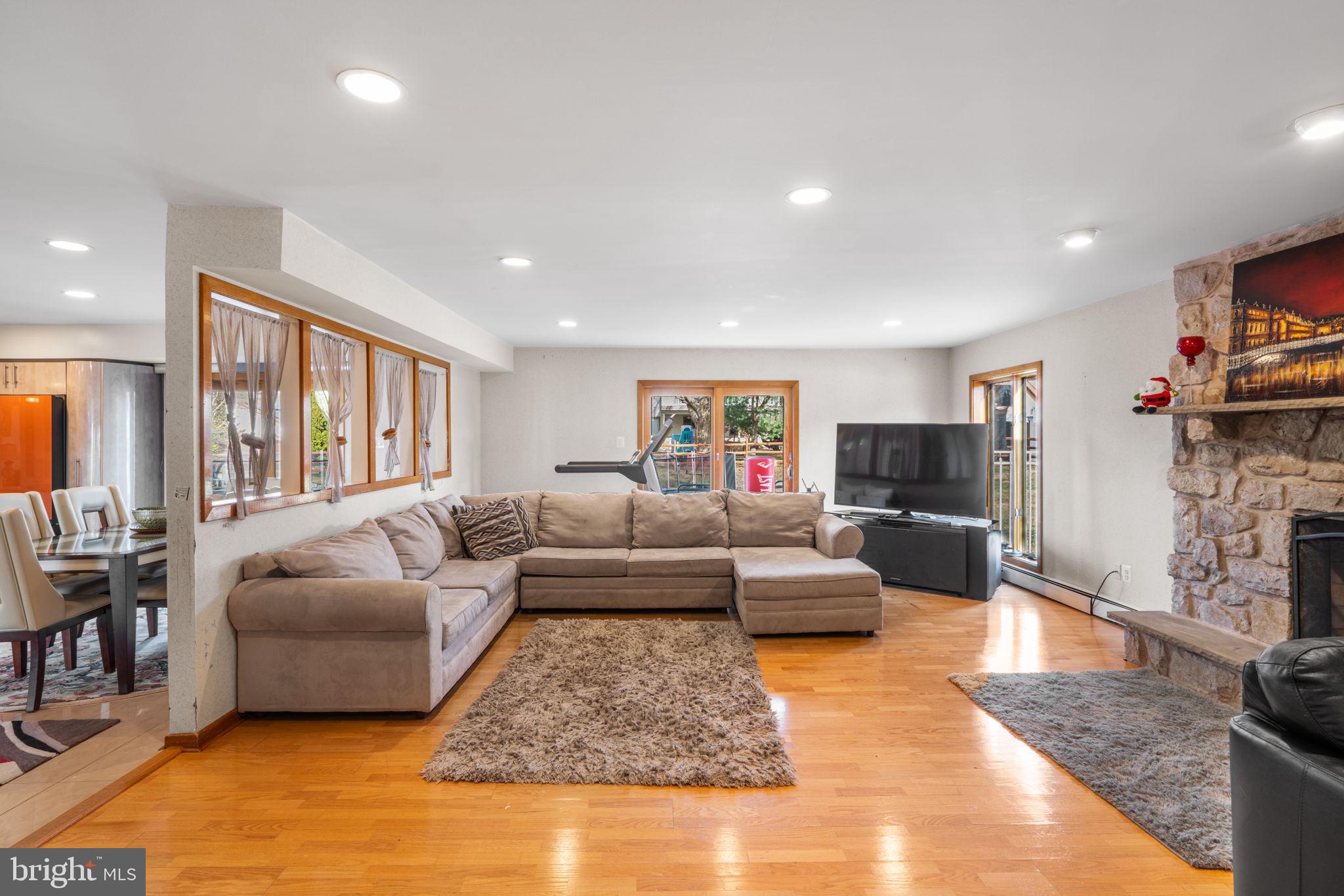 HUNTINGDON VALLEY - Residential