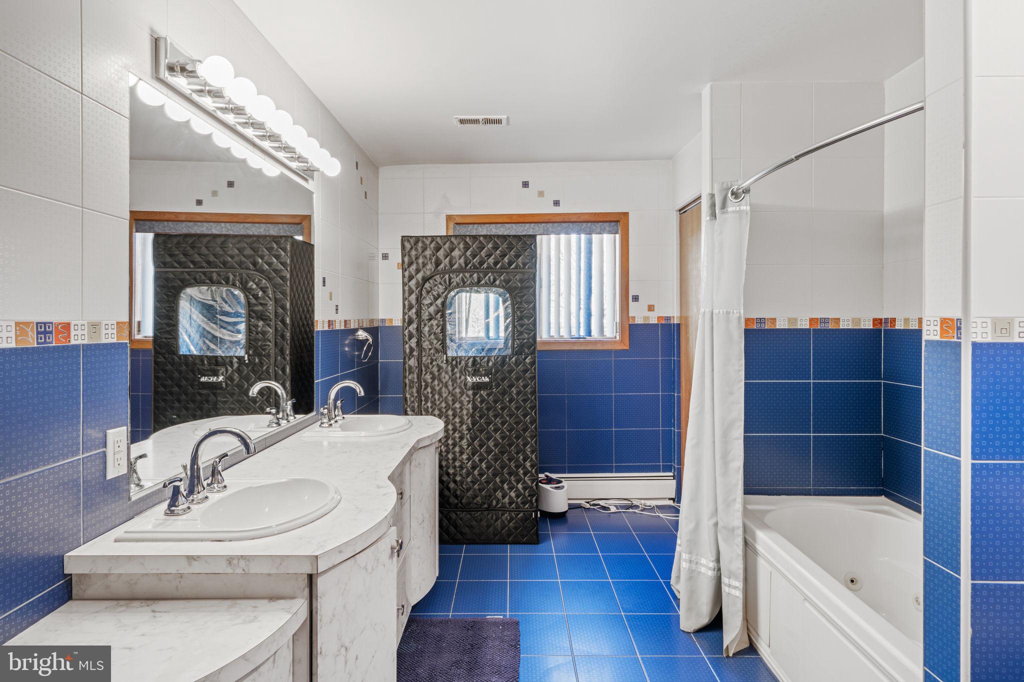 HUNTINGDON VALLEY - Residential