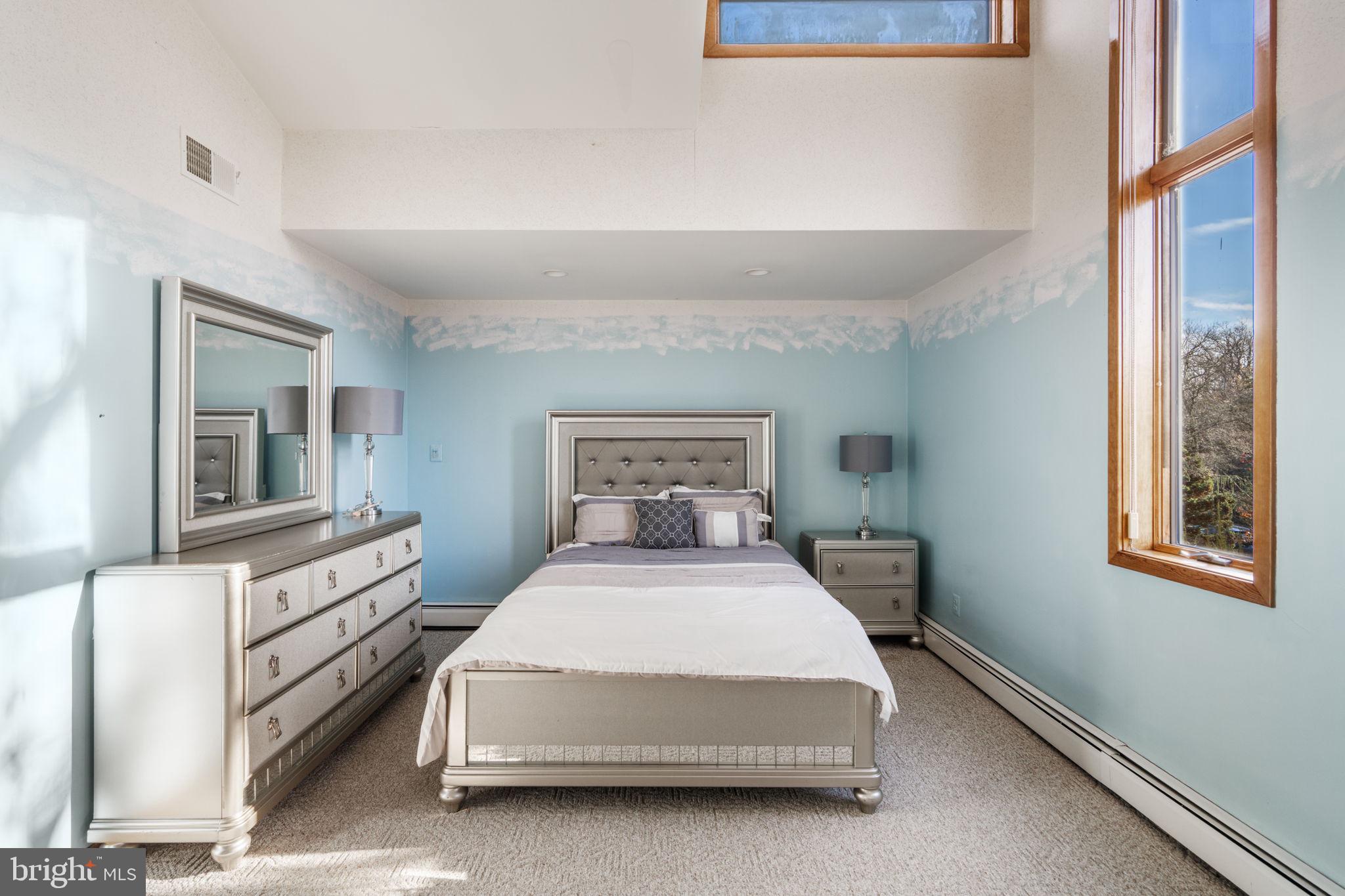 HUNTINGDON VALLEY - Residential