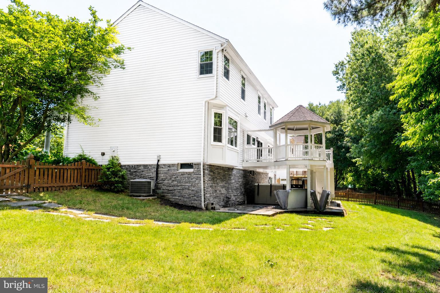 BLOOMS CROSSING - Residential