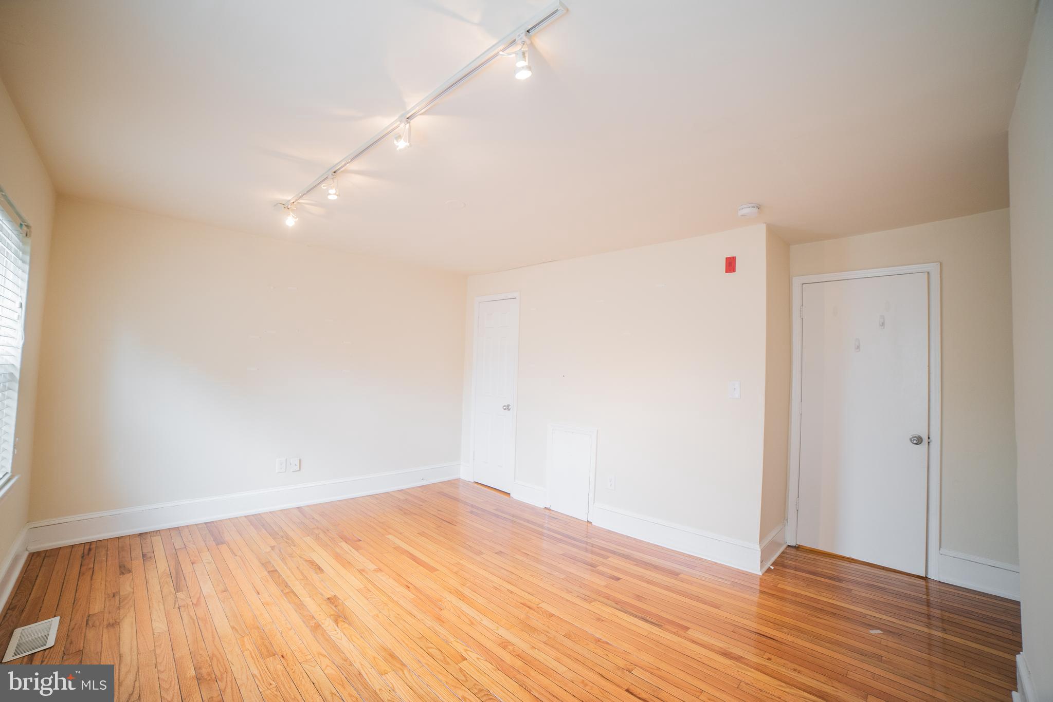 SOUTH STREET - Residential Income