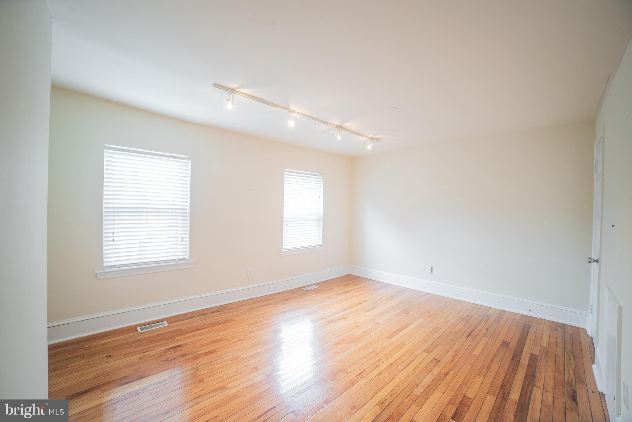 SOUTH STREET - Residential Income