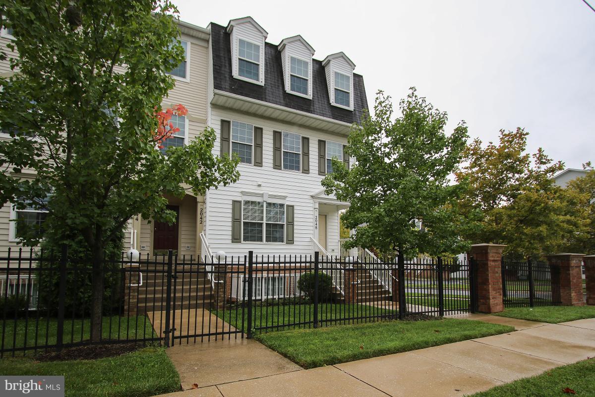 Beautiful end unit townhouse in Silver Spring! Prime location off 495 and minutes to Downtown Silver Spring, Metro, and much more! Features 3BR/2.5BA with garage! Bright and open main level with HW floors and spacious living/dining rooms. Kitchen features SS fridge and walk out to deck. MBR with vaulted ceilings, w-in closet, ensuite with soaking tub and double sinks! Check out the 3D tour!