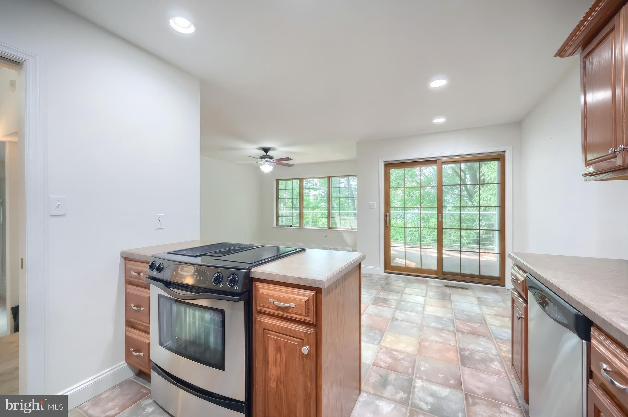 LAUREL ESTATES - Residential