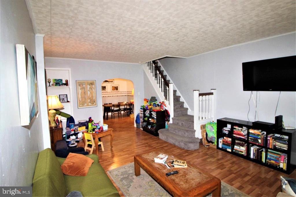 EAST FALLS - Residential