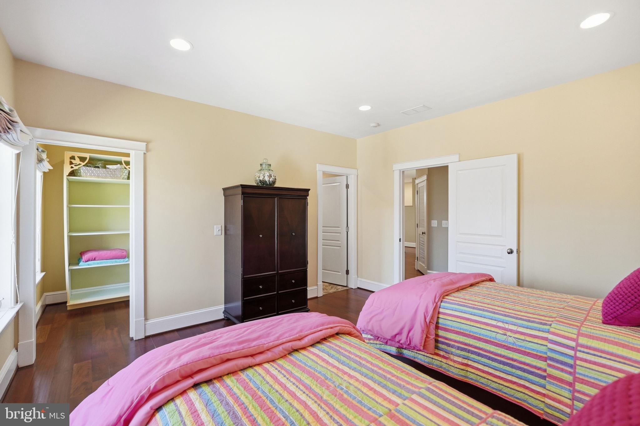 DARNESTOWN OUTSIDE - Residential