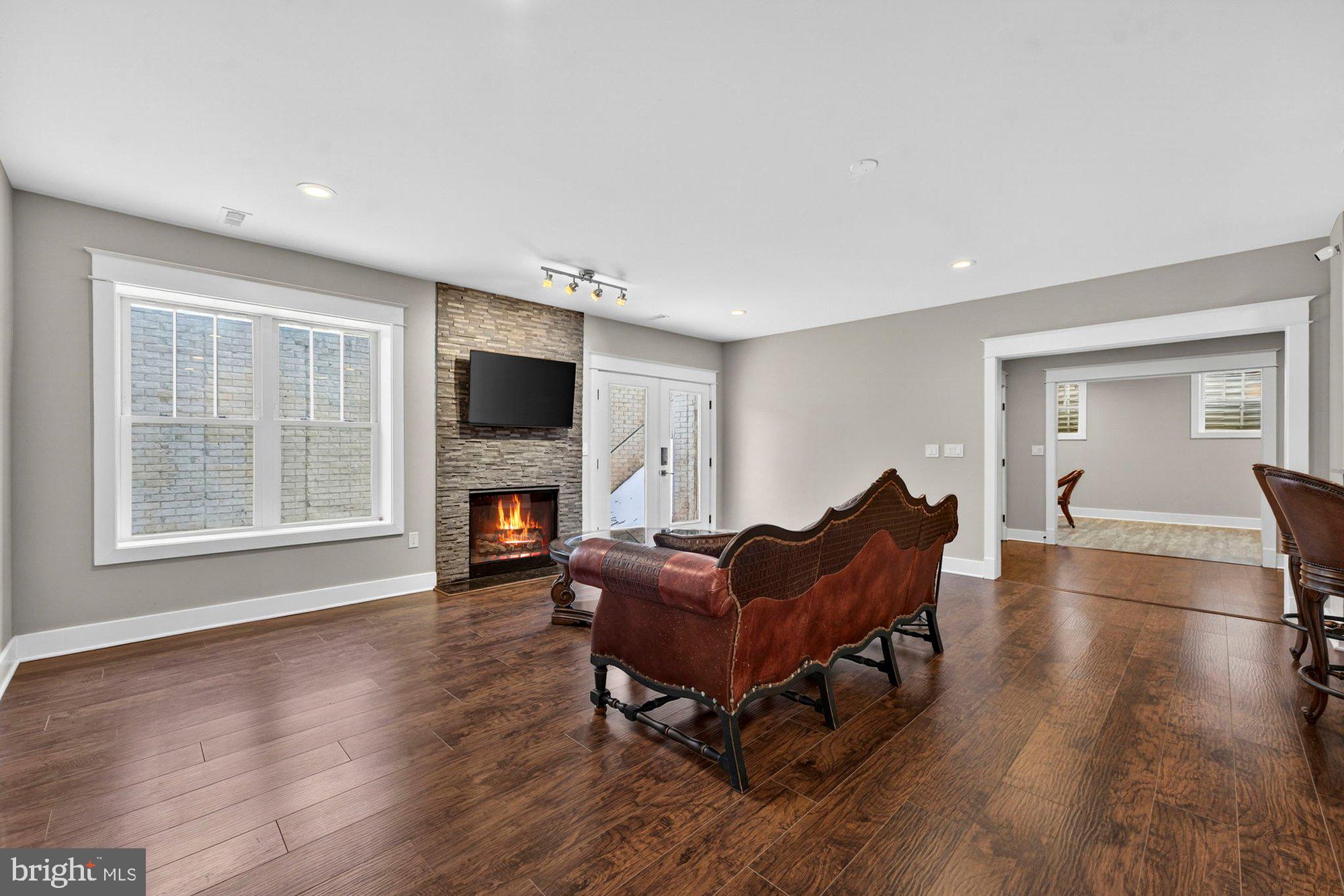 TOWN AND COUNTRY ESTATES - Residential
