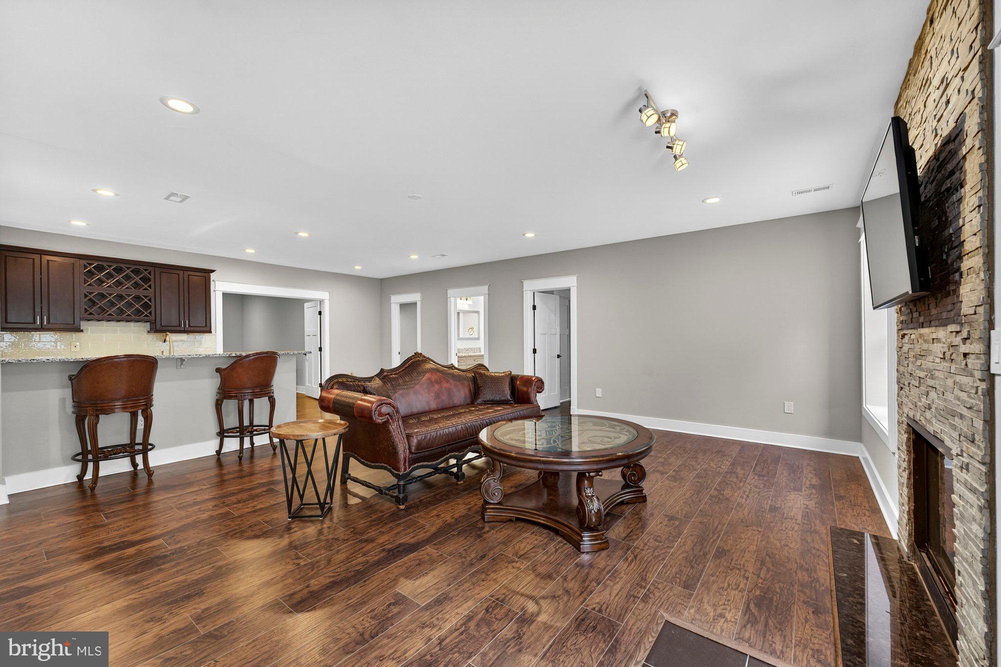 TOWN AND COUNTRY ESTATES - Residential