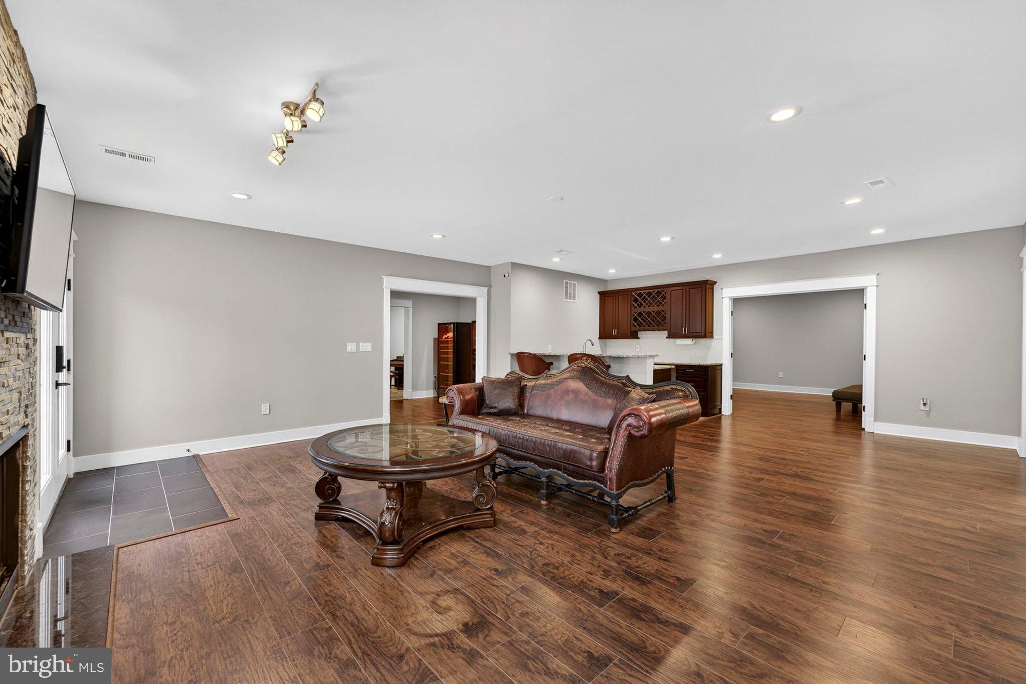 TOWN AND COUNTRY ESTATES - Residential