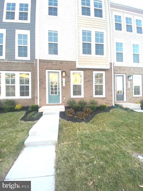 2400 SQ FT AND GORGEOUS!!! 3 FINISHED LEVELS - 2 CAR GARAGE TOWNHOME IN SOUGHT AFTER COMMUNITY OF ROBINSON MANOR - MAIN LEVEL FEATURES REC ROOM - HALF BATH - 2 CAR GARAGE - 9 FT CEILINGS - ENGINEERED FLOORING AND CARPET - HARDWOODS ON STAIRS LEADING TO THE SECOND LEVEL WHICH FEATURES - ENGINEERED FLOORS ON ENTIRE LEVEL - 9 FT CEILINGS - GOURMET KITCHEN WITH DOUBLE OVENS - BUILT IN MICROWAVE - GAS COOKTOP - STAINLESS STEEL APPLIANCES - GRANITE COUNTERS - 42 IN CABINETS - UNDER CABINET LIGHTING - HUGE ISLAND - SEPARATE DINING ROOM - FAMILY ROOM OFF KITCHEN WITH MODERN IN WALL FIREPLACE COMPLETE WITH IT'S OWN REMOTE - TOUCHSCREEN ALARM SYSTEM, TENANTS EXPENSE TO ACTIVATE - POWDER ROOM - HARDWOODS TO UPPER LEVEL - 9 FT CEILINGS - 3 BEDROOMS WITH MASTER LUXURY SUITE - TRAY CEILING - RECESSED LIGHTING - WALK IN CLOSET WITH CLOSET SYSTEM - EN SUITE BATH WITH DOUBLE SINKS - 2 OTHER SPACIOUS BEDROOMS - LARGE HALLWAY FULL BATH - BEDROOM LEVEL LAUNDRY. CONVENIENT TO MAJOR HIGHWAYS - SCHOOLS - SHOPPING - RESTAURANTS - PARKS AND MORE!! 640+ CREDIT SCORE, INCOME TO BE 3 TIMES THE MONTHLY RENT AMOUNT - CURRENT RENTAL WITH NO LATE PAYMENTS - CLEAN BACKGROUND CHECK. PREVIOUS LISTING PHOTOS