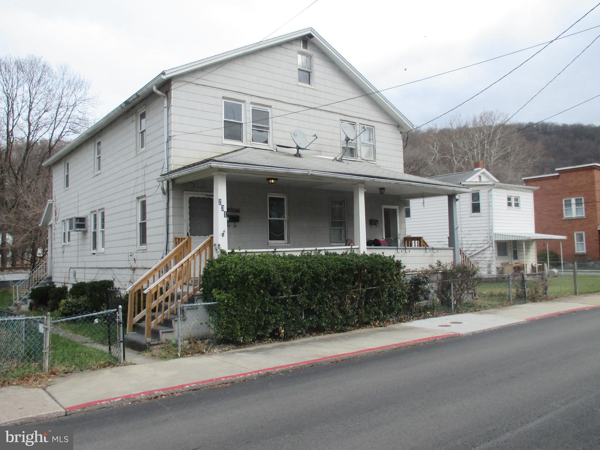 INVESTOR ALERT!  DUPLEX WITH EXTREMELY GOOD RENTAL HISTORY. ONE SIDE OCCUPIED FOR $900.00 PER MONTH AND 231 IS VACANT FOR A NEW TENANT. VACANT SIDE HAS BEEN REMODELED AND IS READY TO RENT FOR THE NEW LANDLORD. LIVE IN ONE SIDE AND LET THE TENANTS PAY YOUR MORTGAGE, OR RENT BOTH SIDES AND REAP THE REWARDS AND THE CASH FLOW. COME TAKE A LOOK.