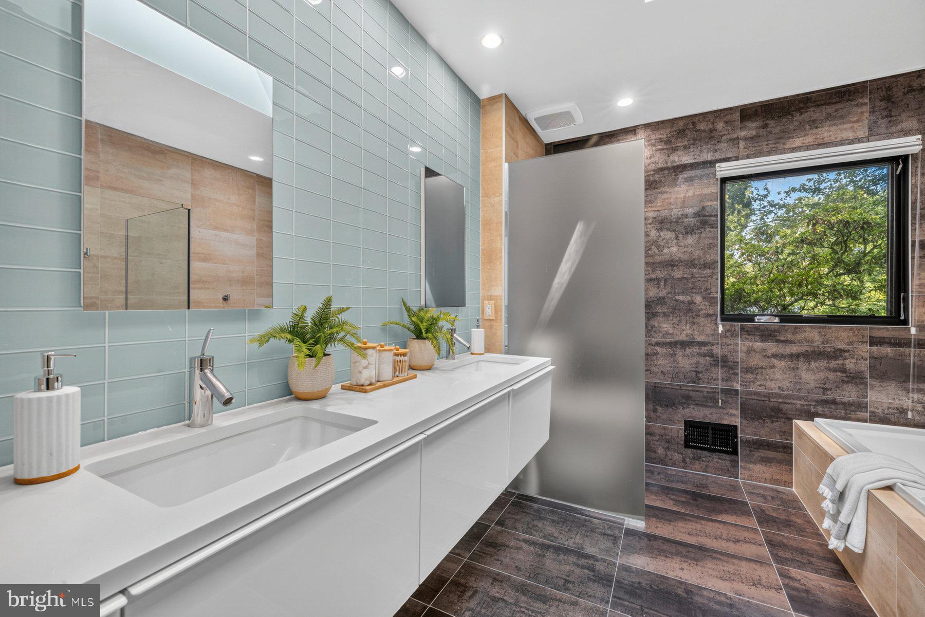 REGENCY ESTATES - Residential