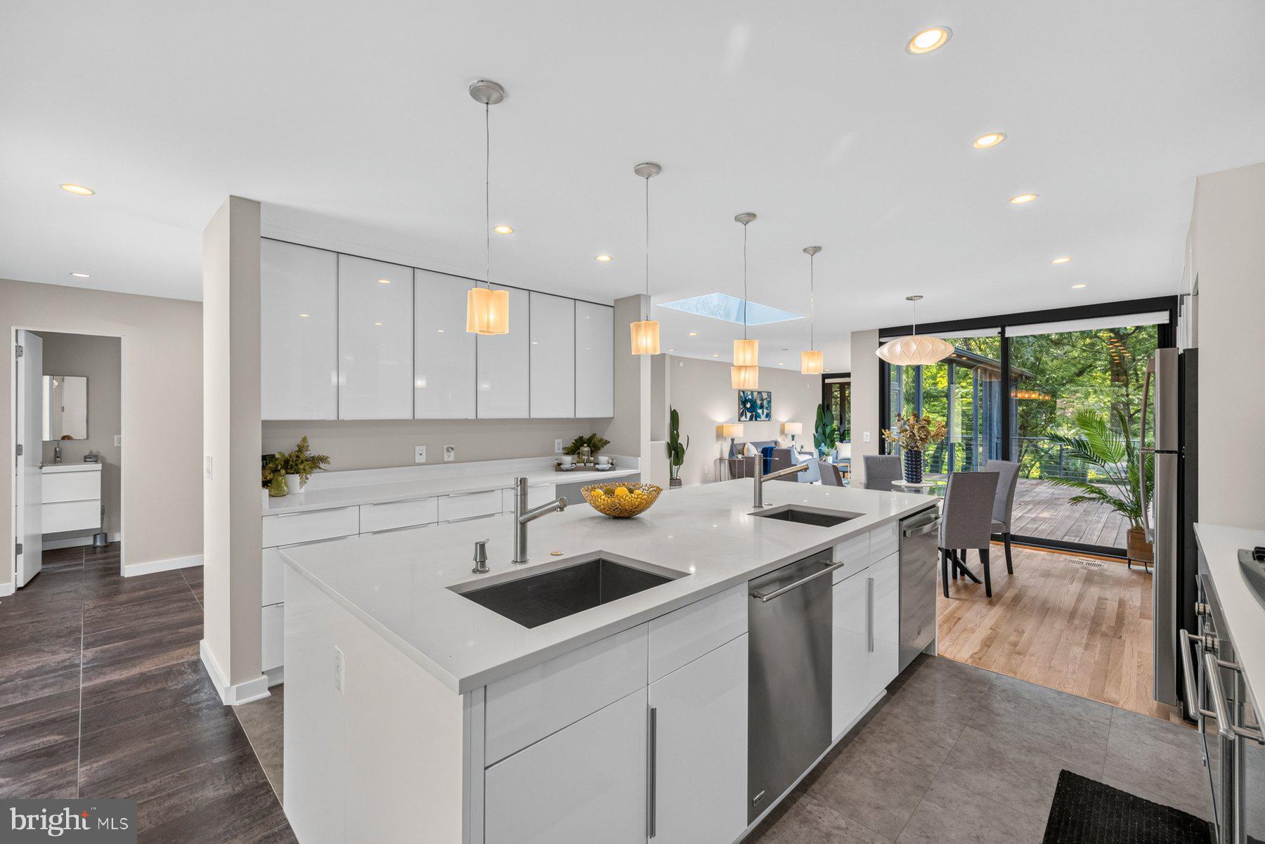 REGENCY ESTATES - Residential