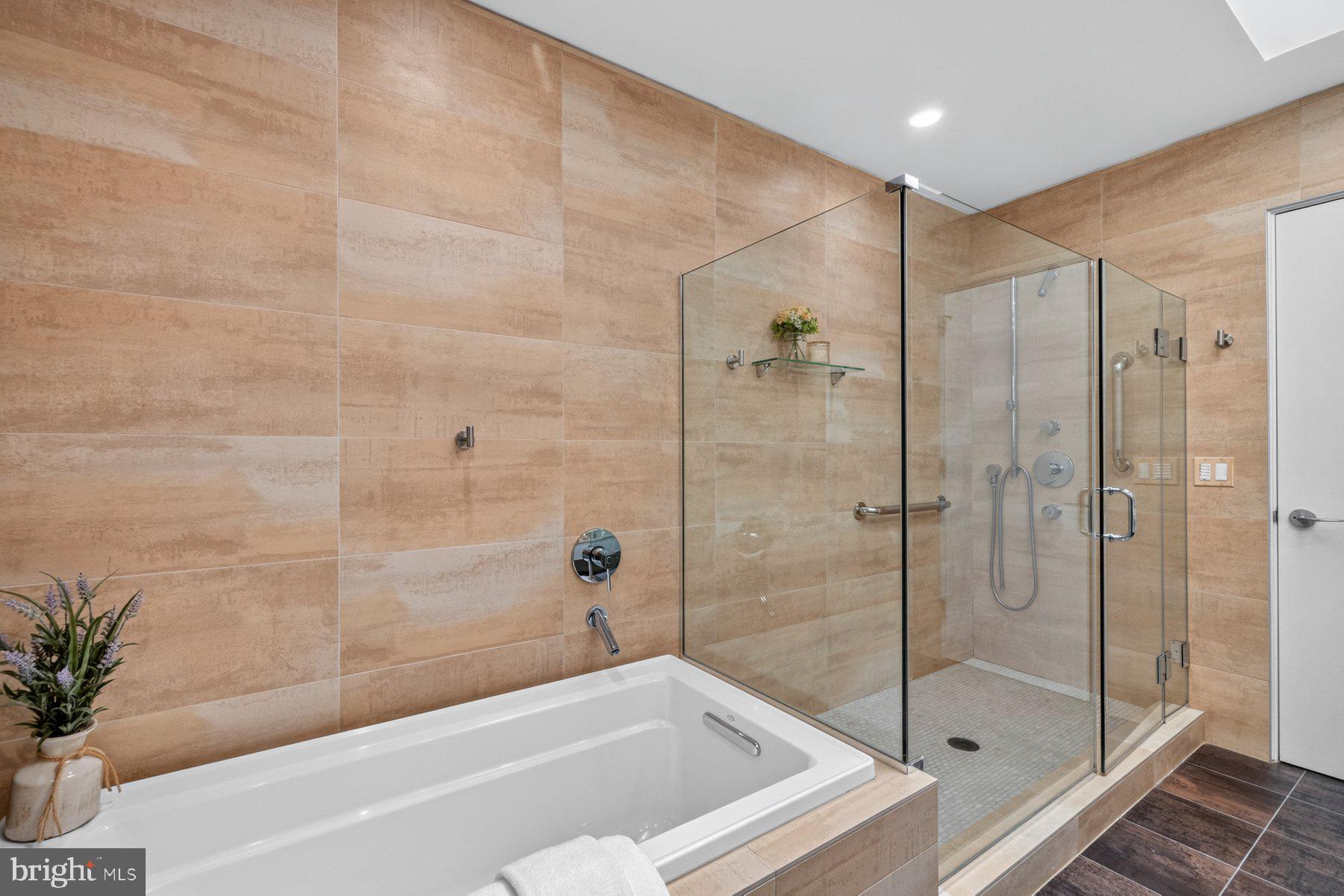 REGENCY ESTATES - Residential
