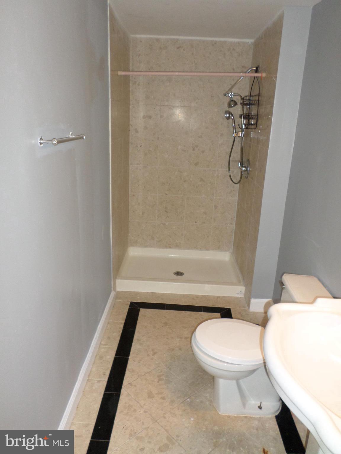 CAMBRIDGE SQUARE - Residential Lease
