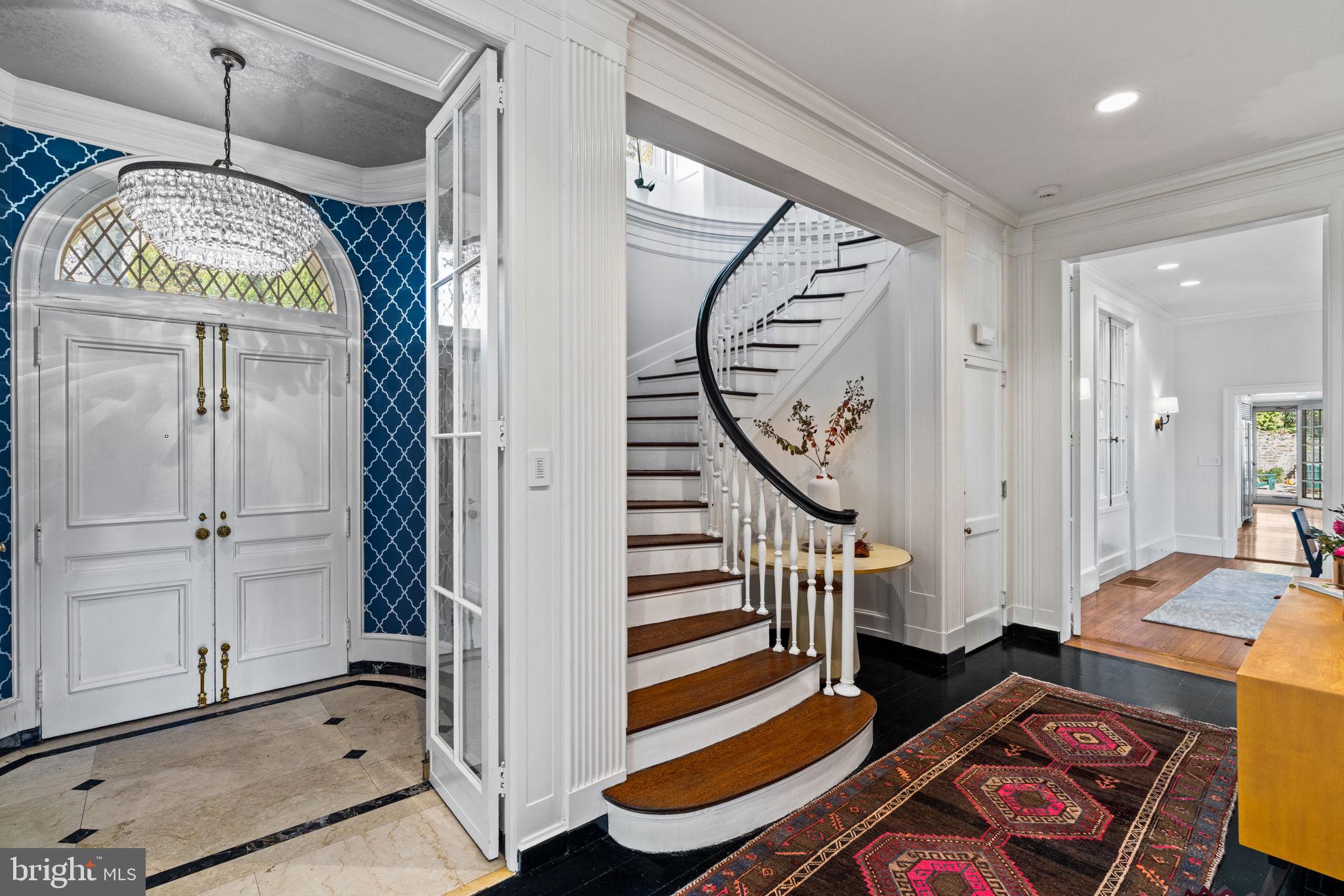 CHESTNUT HILL - Residential