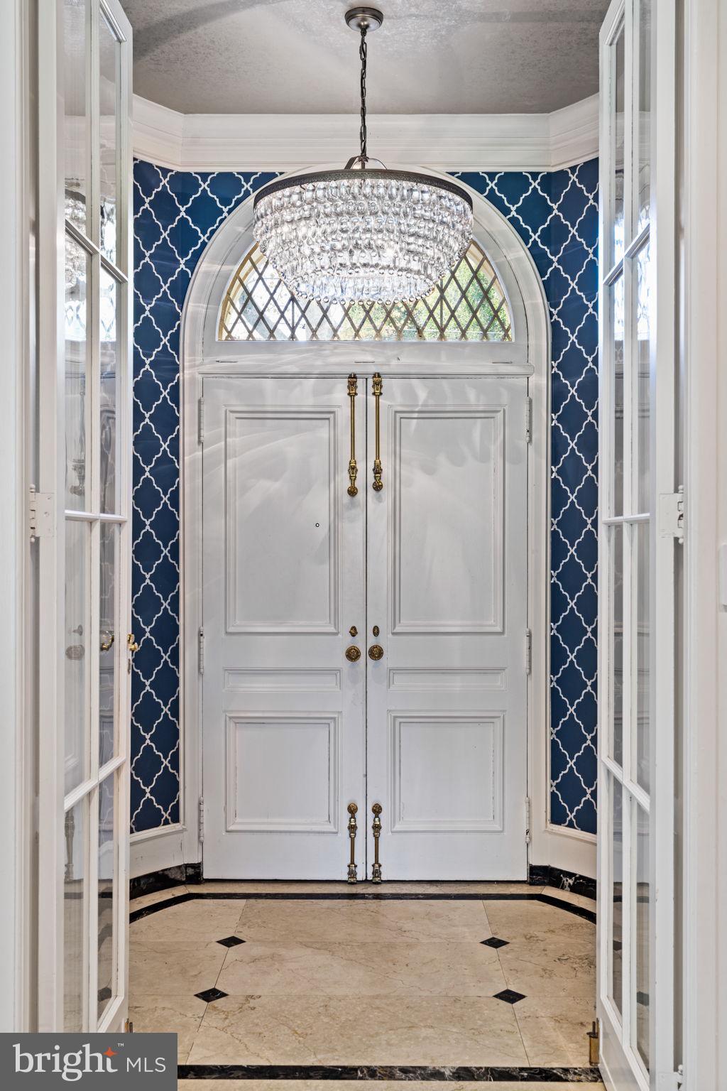 CHESTNUT HILL - Residential