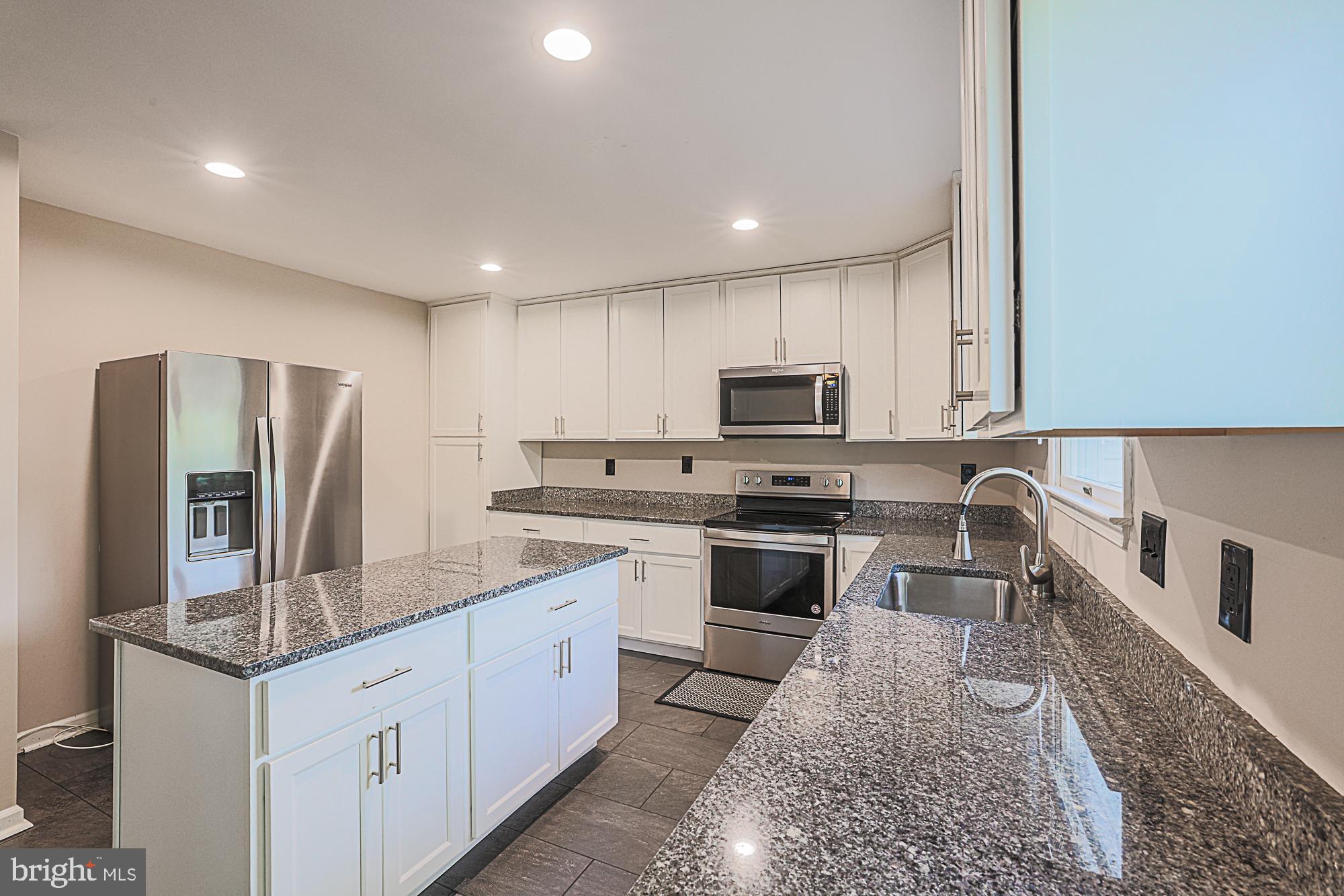 SOUTH HAMPTON - Residential