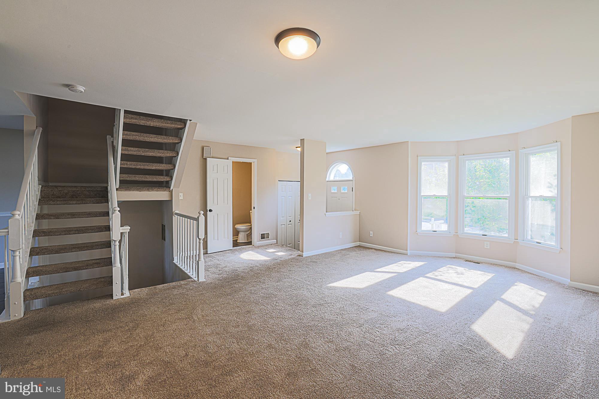 SOUTH HAMPTON - Residential