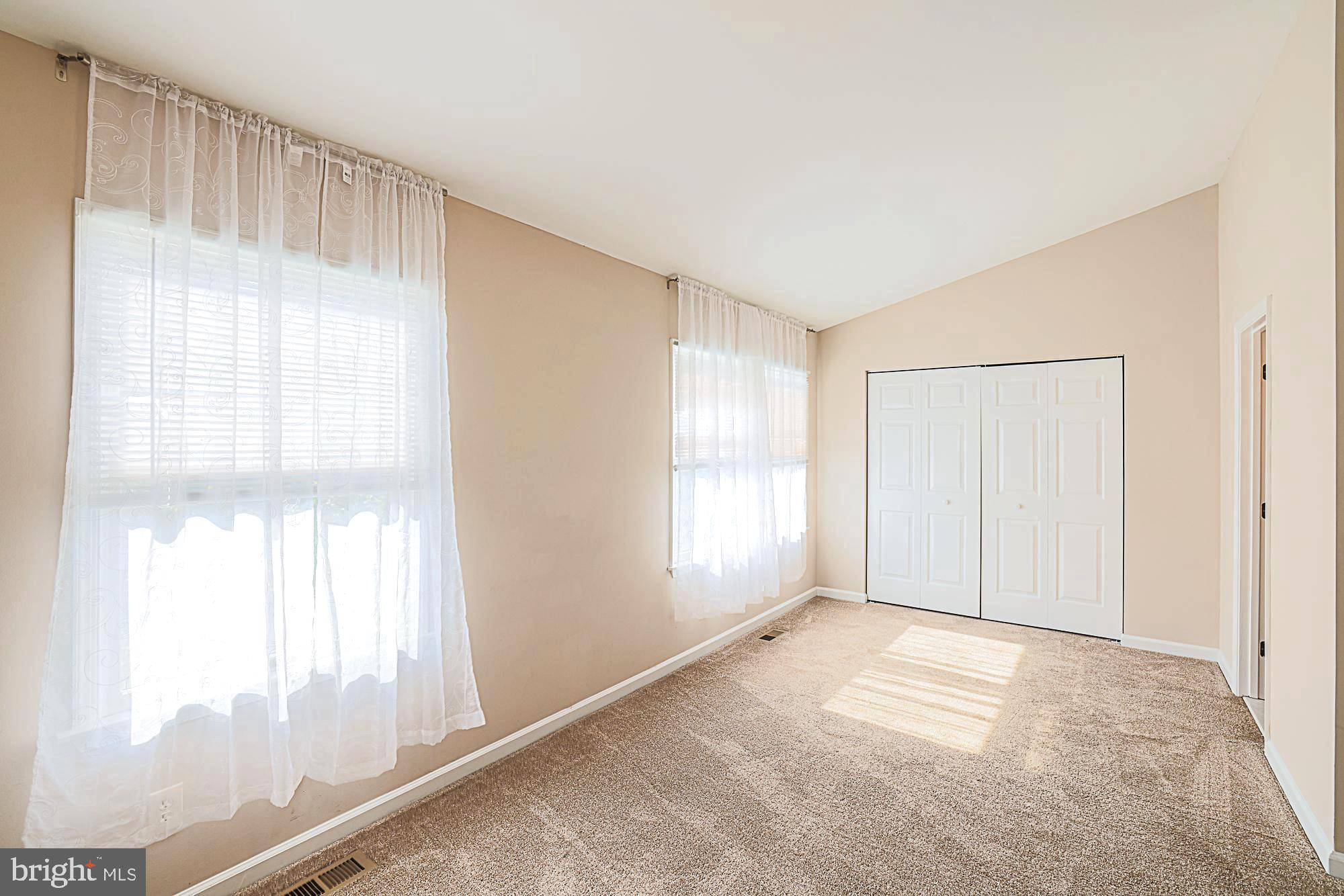SOUTH HAMPTON - Residential