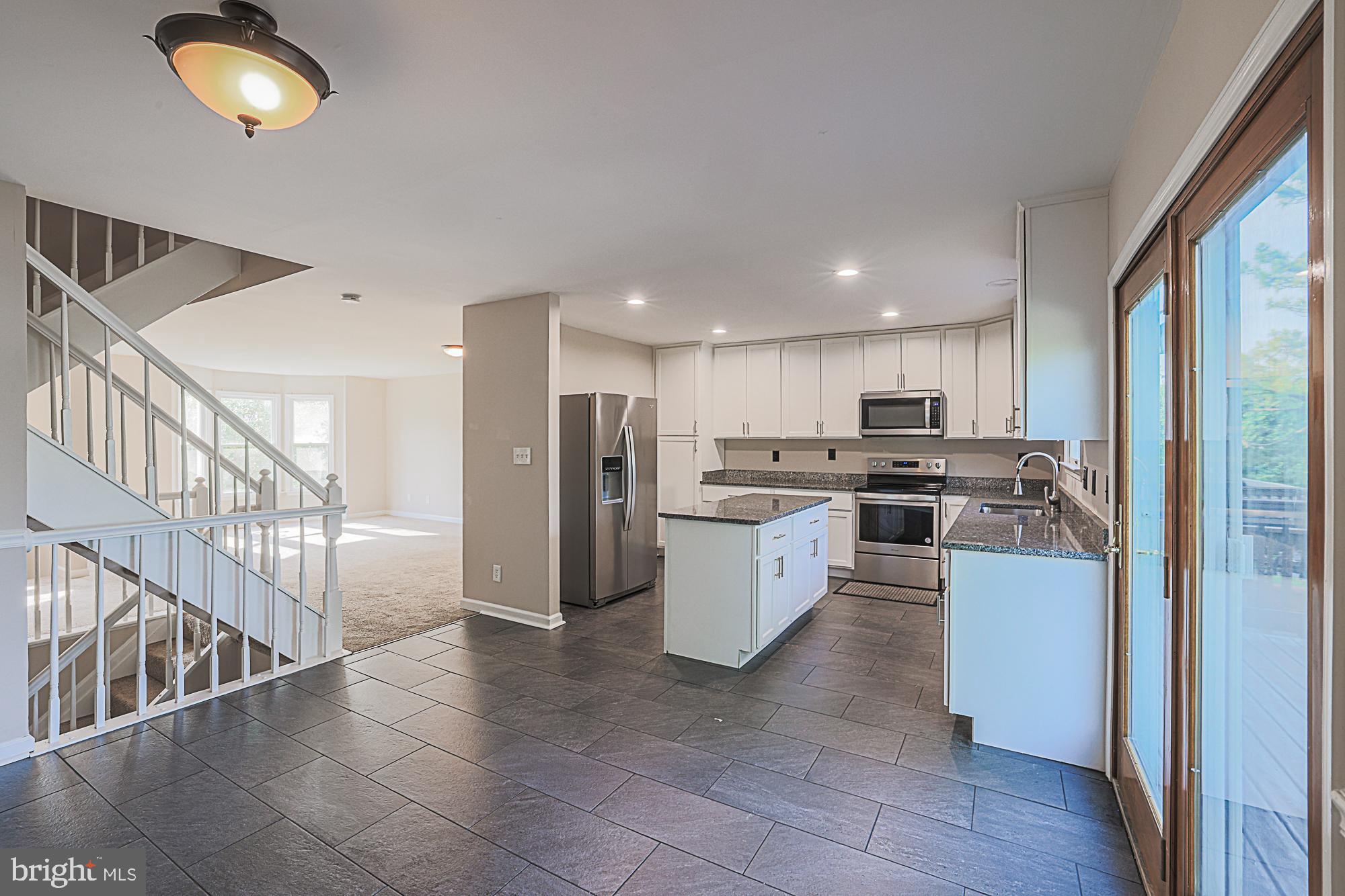 SOUTH HAMPTON - Residential