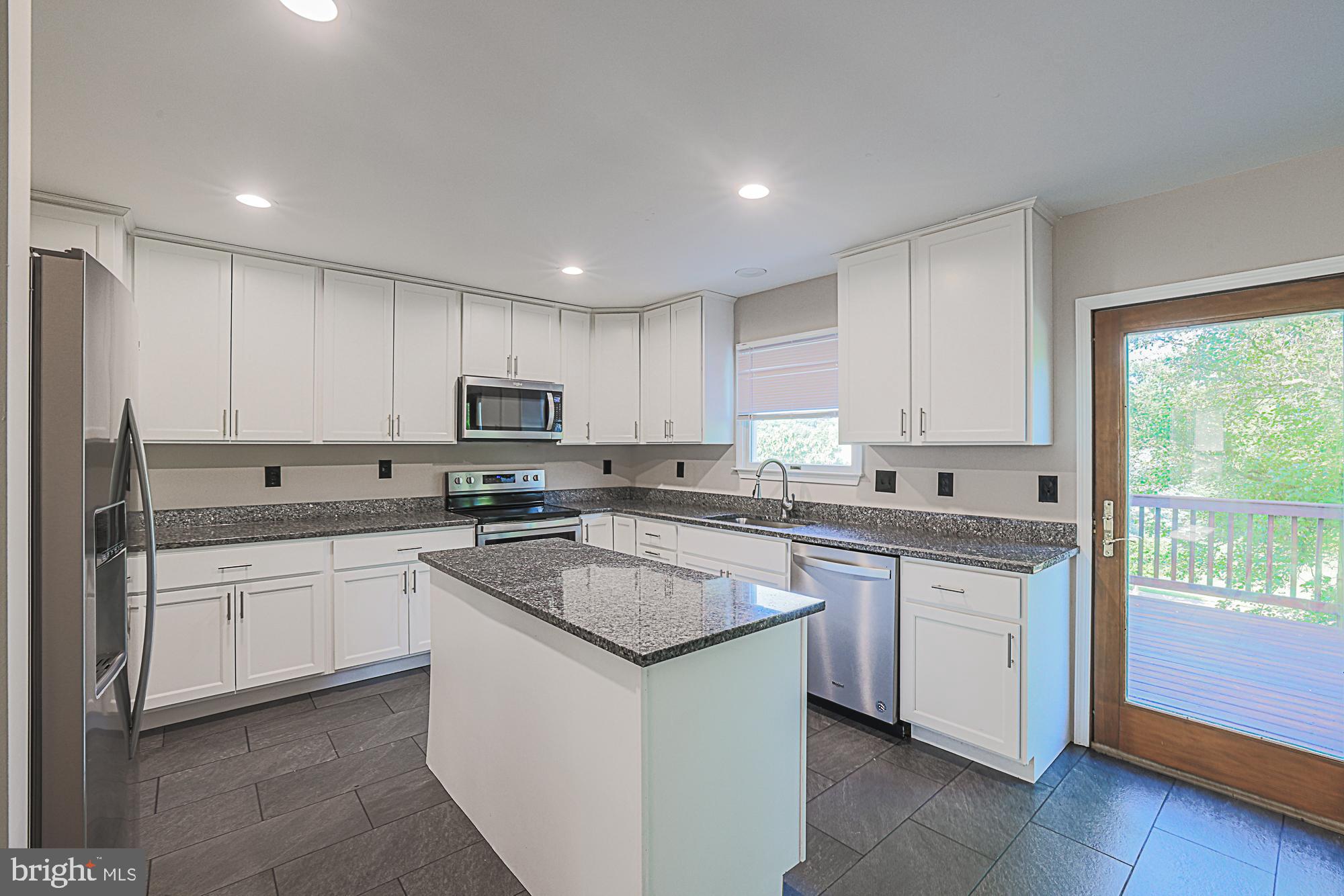 SOUTH HAMPTON - Residential
