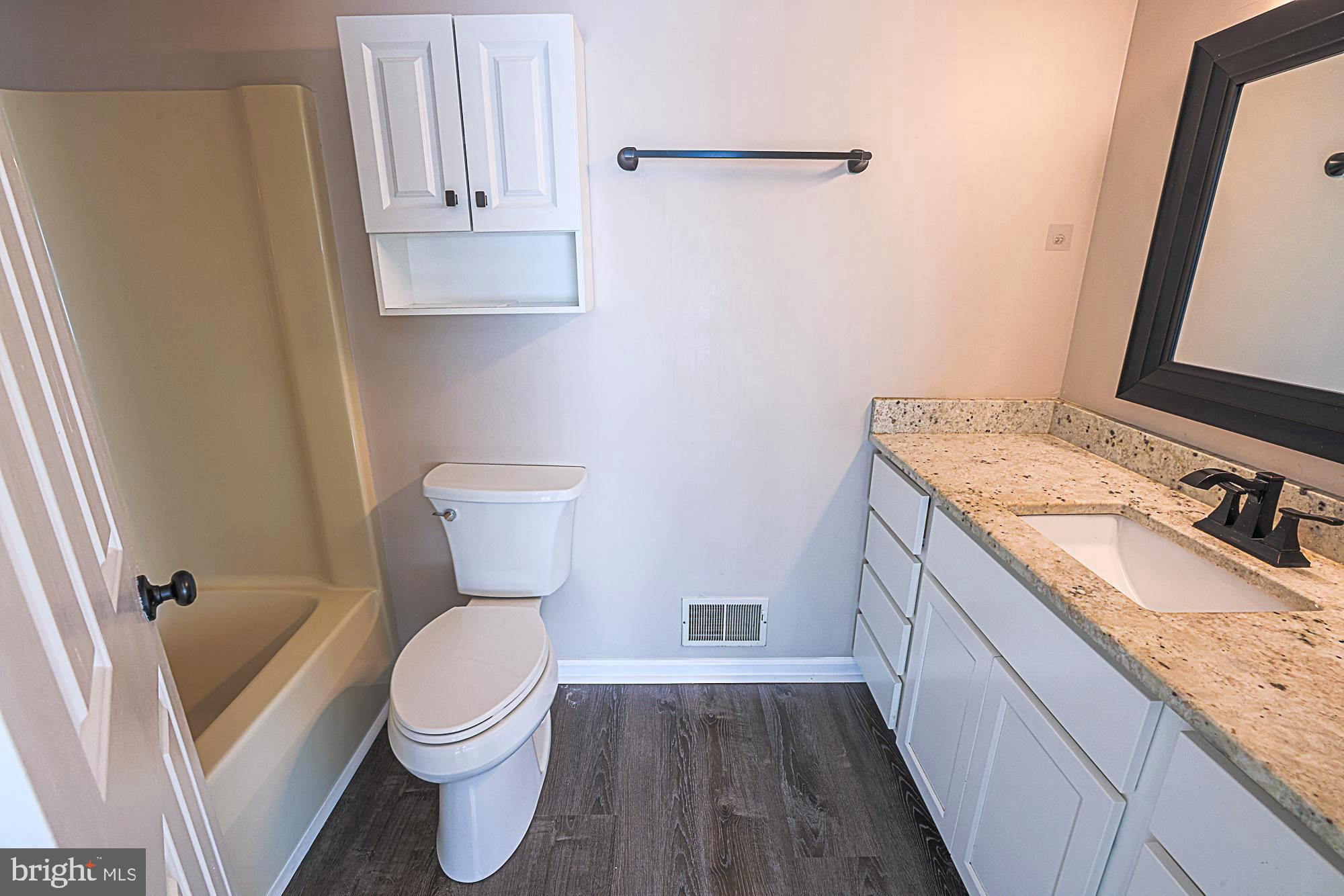 SOUTH HAMPTON - Residential