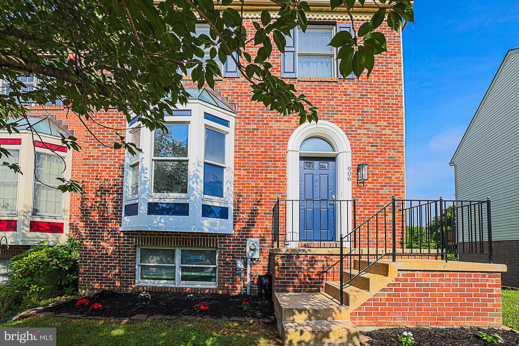 SOUTH HAMPTON - Residential