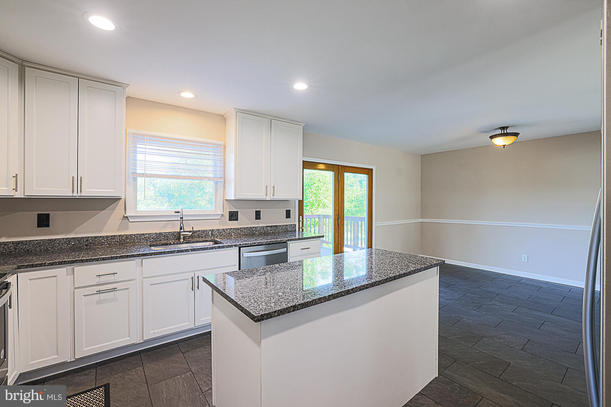 SOUTH HAMPTON - Residential