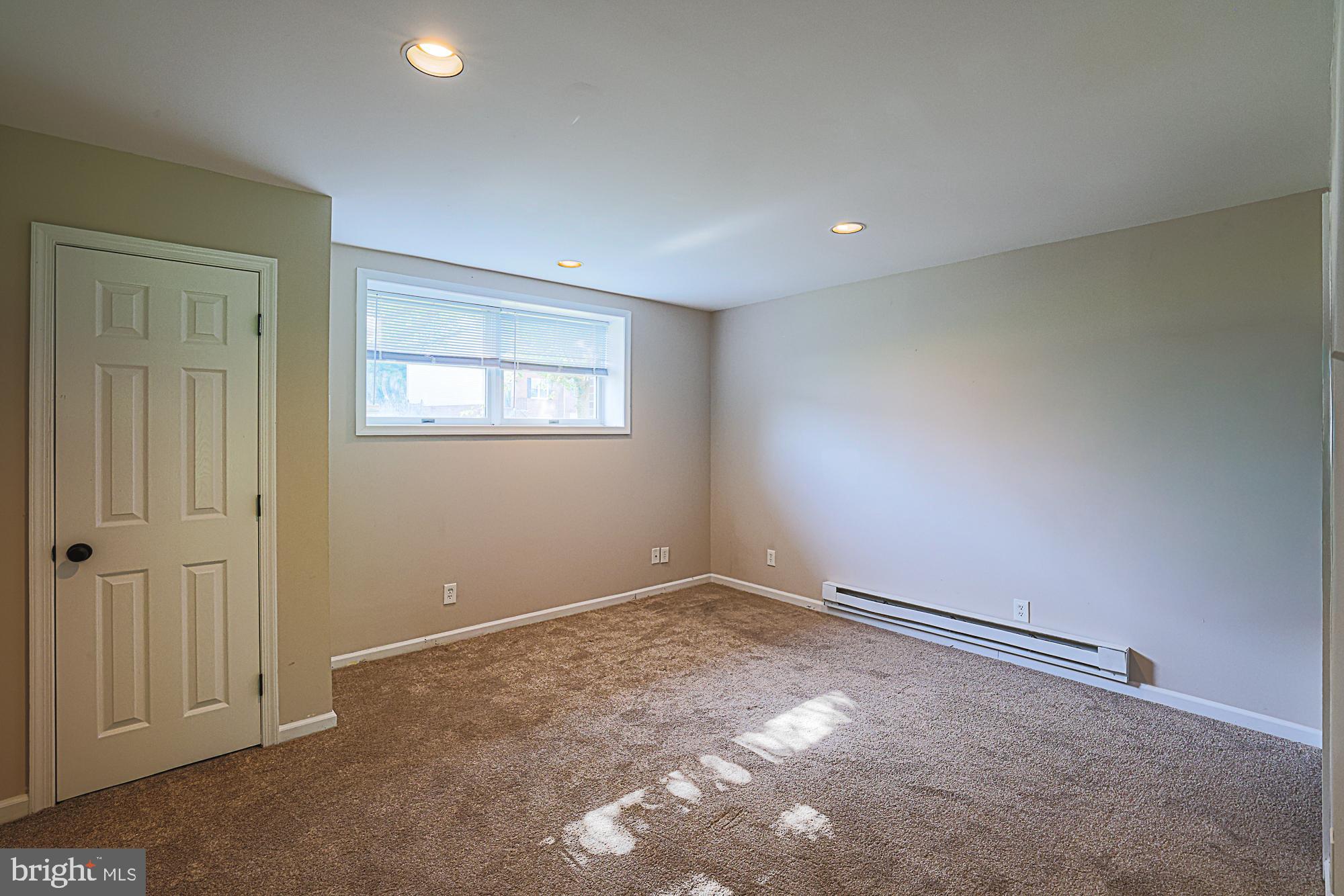 SOUTH HAMPTON - Residential
