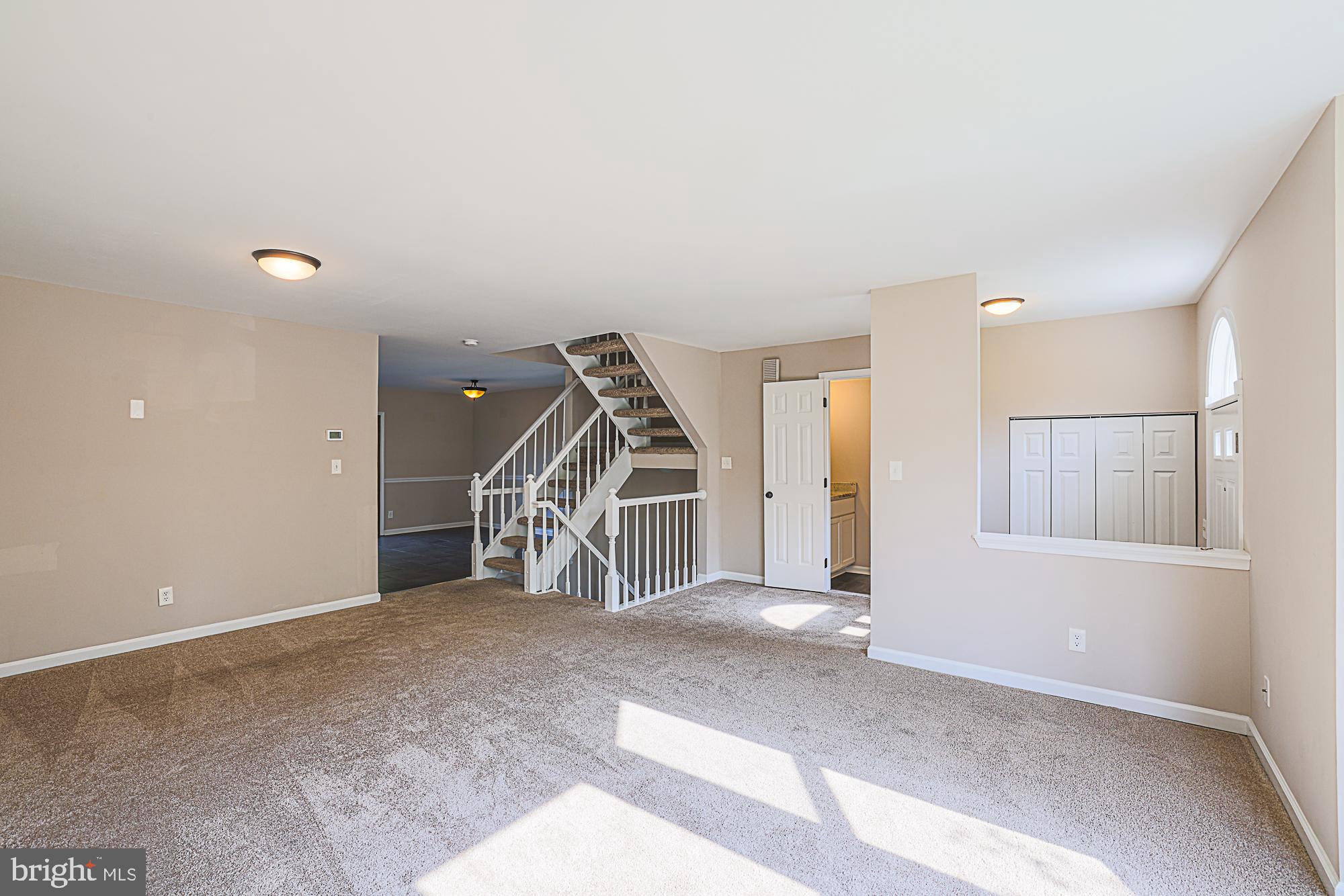 SOUTH HAMPTON - Residential