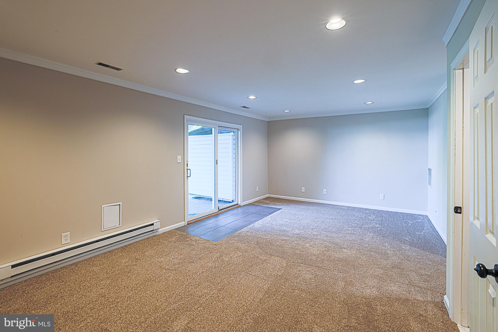 SOUTH HAMPTON - Residential