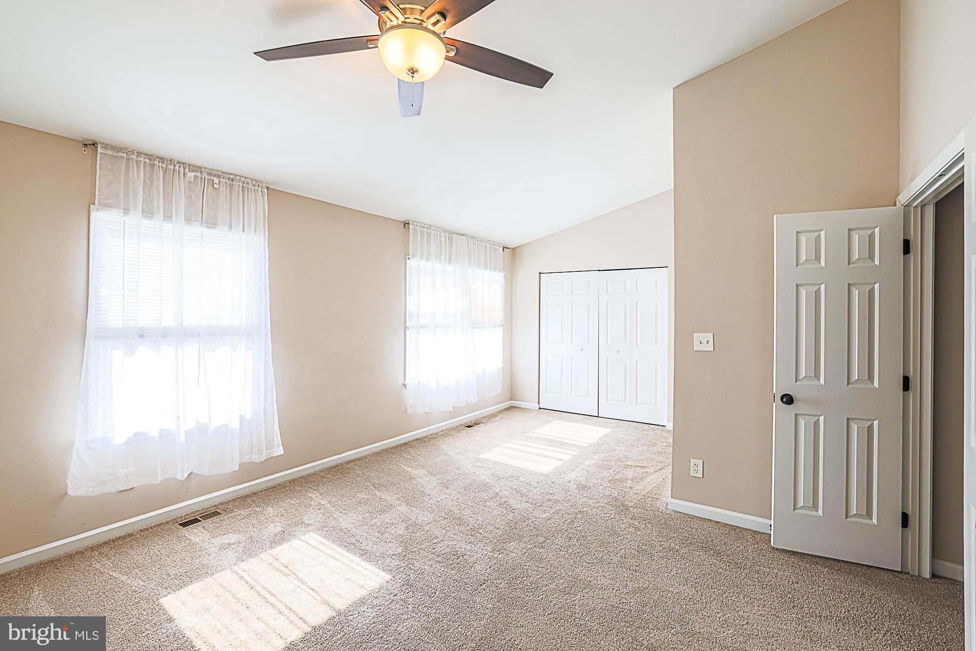 SOUTH HAMPTON - Residential