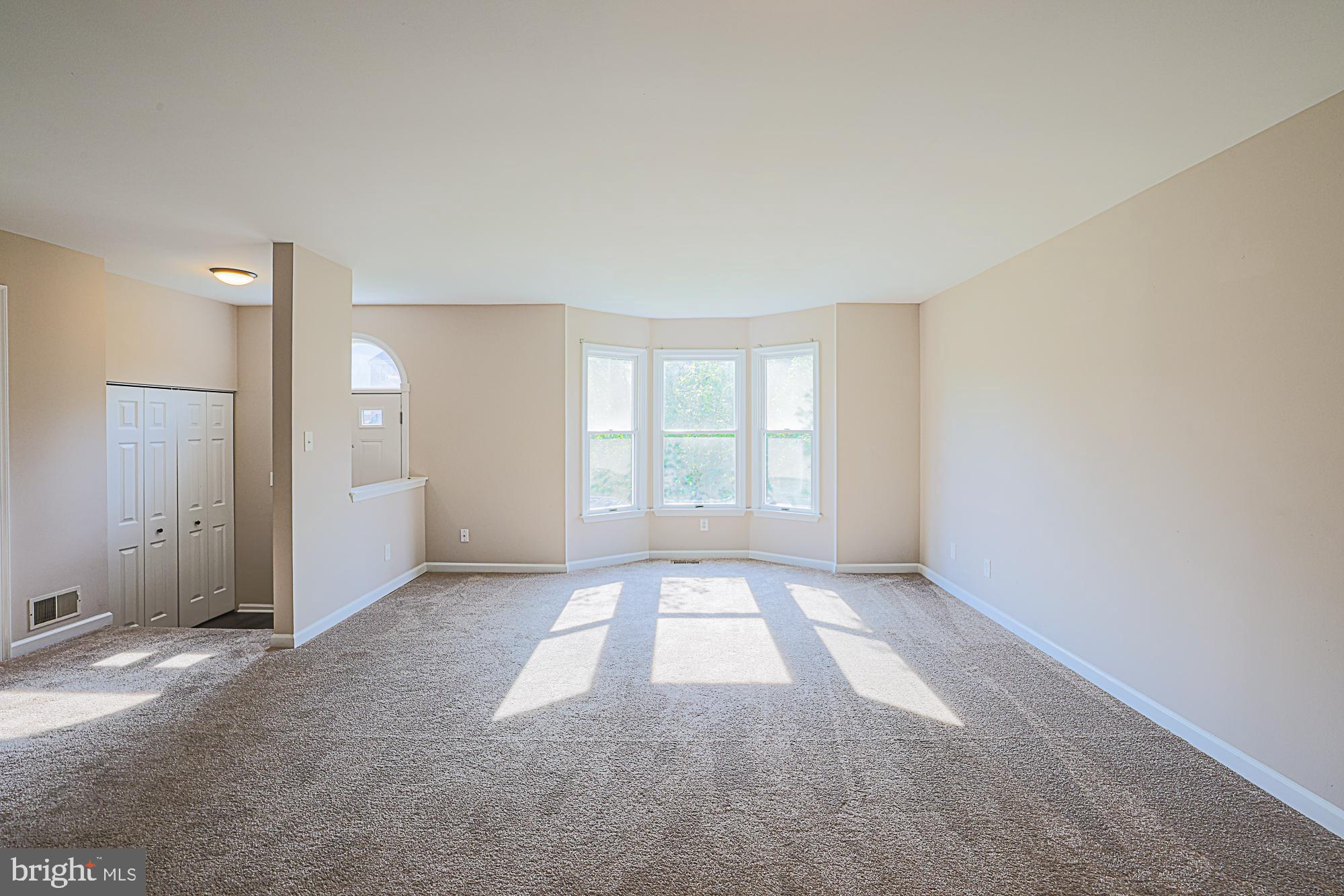 SOUTH HAMPTON - Residential