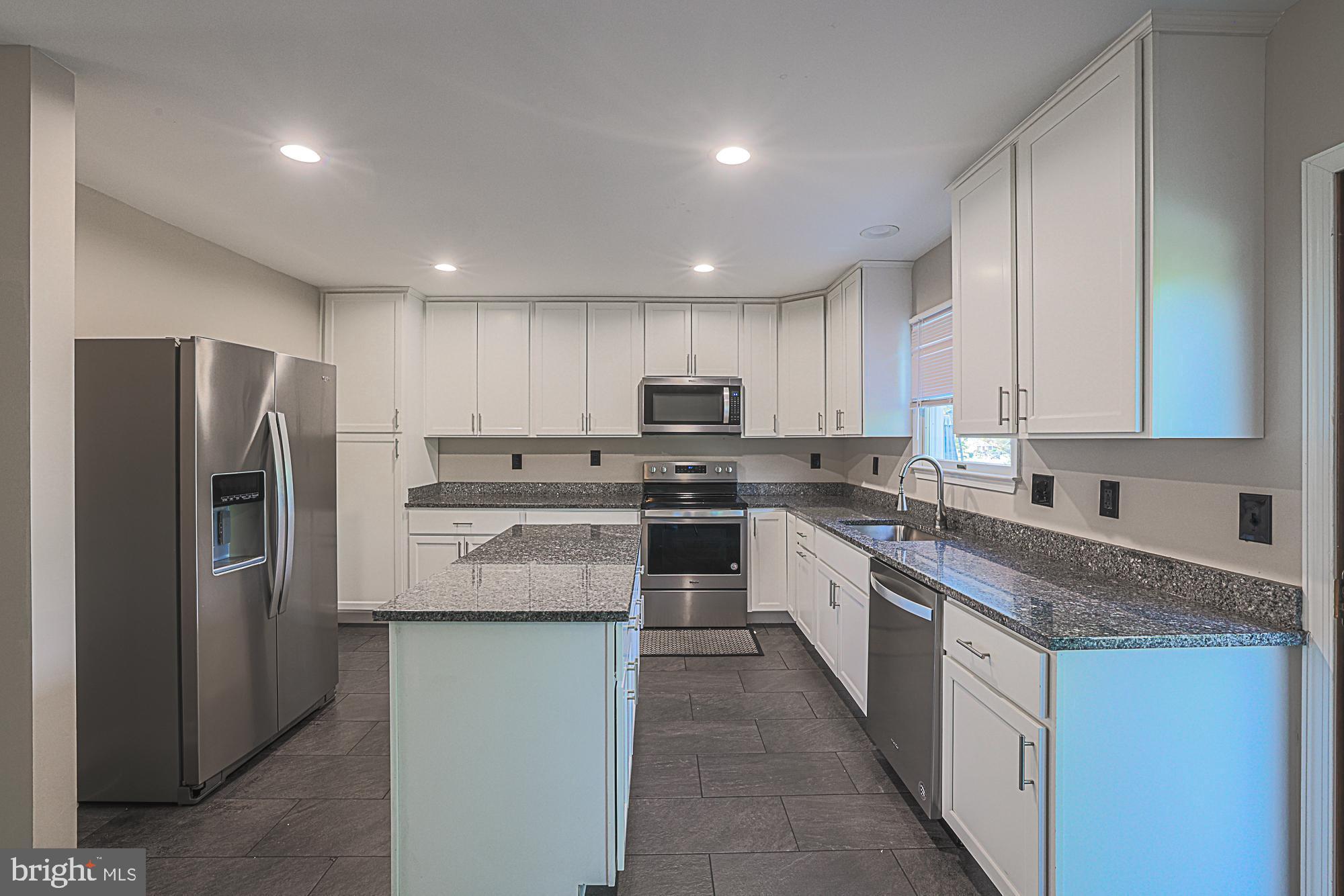 SOUTH HAMPTON - Residential