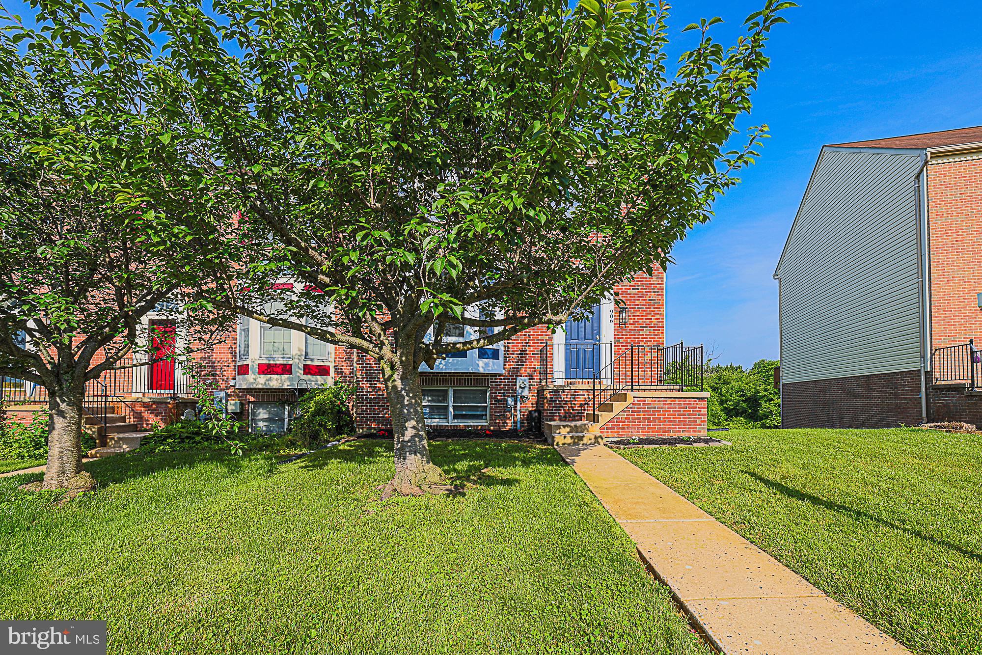 SOUTH HAMPTON - Residential