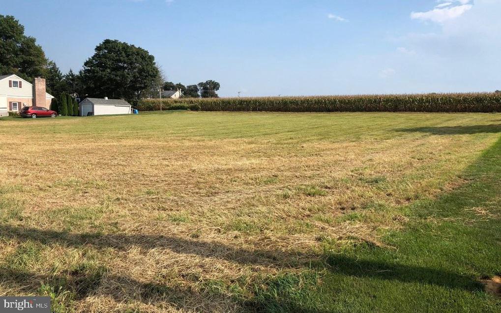EAST HEMPFIELD - Land